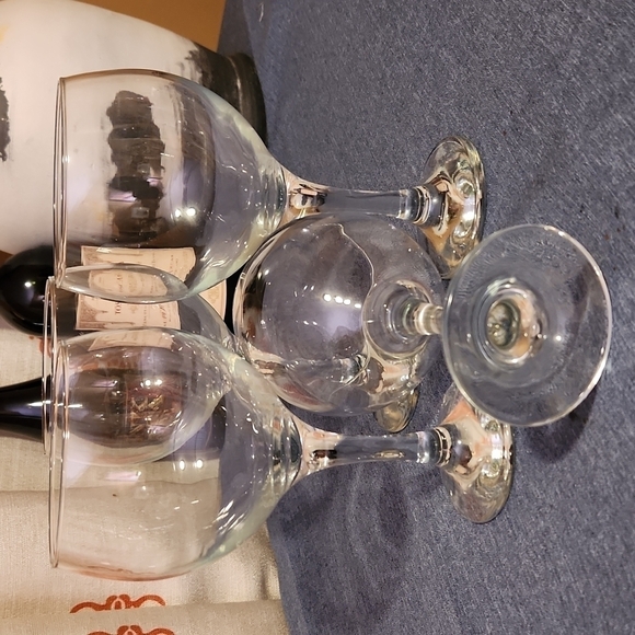4 Large Red Wine Glasses - Picture 3 of 5